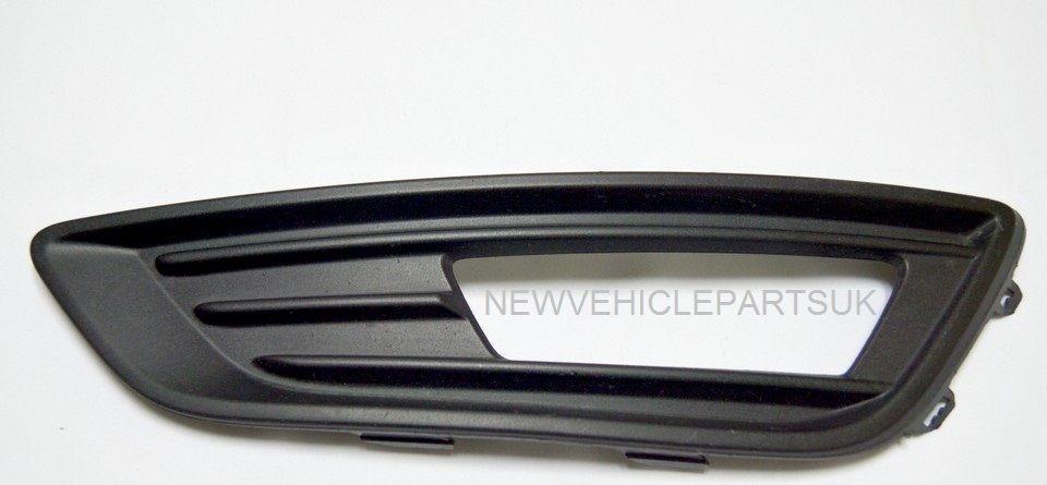 FD1646 Ford Focus 2014- Front Bumper Fog Grille No Chrome Moulding Passenger Side 