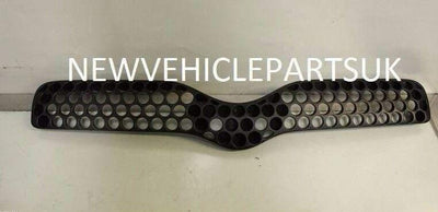 Fits Toyota Yaris 1999-2003 Front Grille Centre Main Black - tradevehicleparts.co.uk